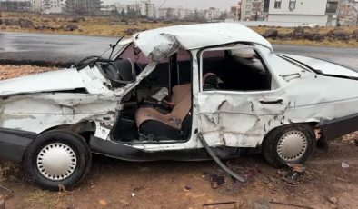 Şanlıurfa’da kamyon ile otomobil kazası: 1 ölü, 3 yaralı
