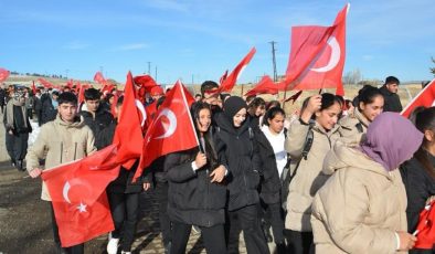 Sarıkamış şehitleri için öğrencilerden anlamlı yürüyüş