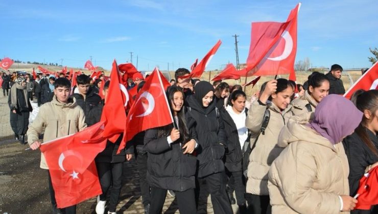 Sarıkamış şehitleri için öğrencilerden anlamlı yürüyüş
