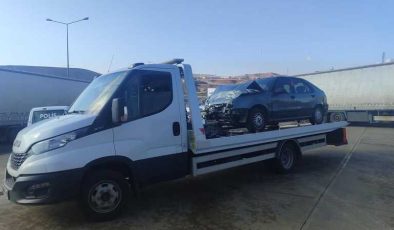 Siirt’te jandarma minibüsüne otomobil çarptı