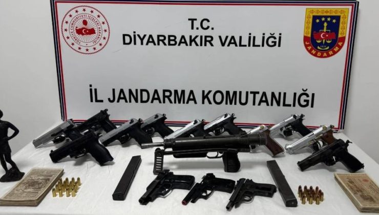 Silvan’da av bayisinde kaçak silah ve eser şoku
