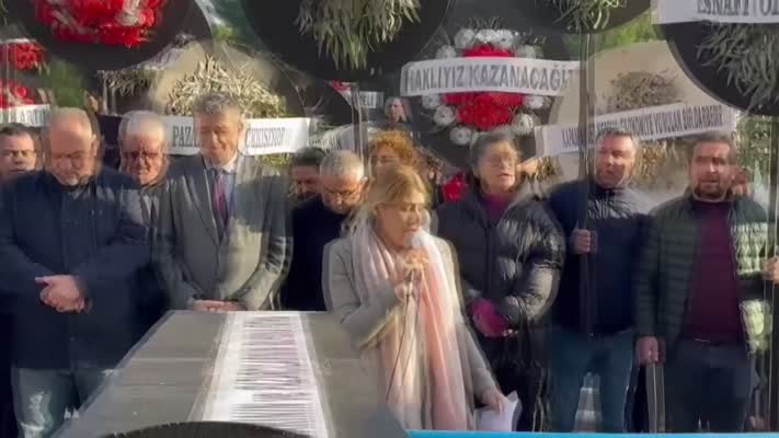 Söke’de esnaftan belediyeye siyah çelenk ve tabutlu protesto