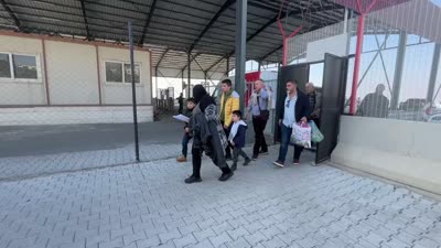 Suriyeliler Zeytindalı sınır Kapısı’ndan vatanlarına dönüyor