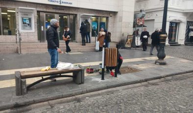Sur’un tarihi dokusuna uygun çöp kovaları yerleştirildi
