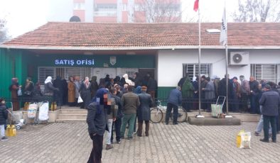 Dondurucu havada ucuz yağ pirinç kuyruğuna girmeye devam ediyorlar