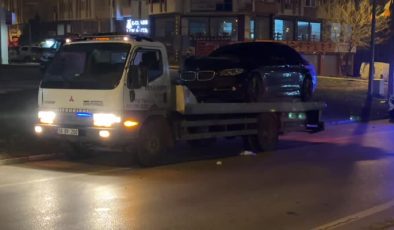 Tankere çarpan otomobildeki 2 kişi yaralandı