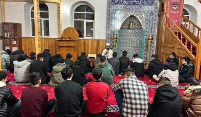 Taşlıçay’da gençlerle sabah namazı buluşması