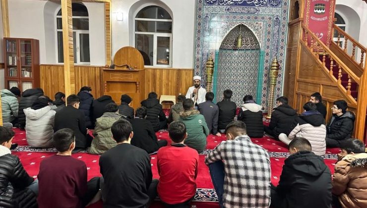 Taşlıçay’da gençlerle sabah namazı buluşması