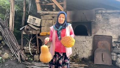 Trabzon’da bal kabaklı mısır ekmeği geleneği sürüyor