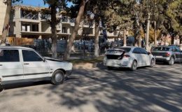Üç aracın karıştığı kazada 1 kişi yaralandı