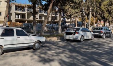 Üç aracın karıştığı kazada 1 kişi yaralandı