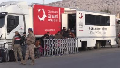 Ülkelerine dönen Suriyeliler için Hatay sınırında mobil hizmet aracı konuşlandırıldı