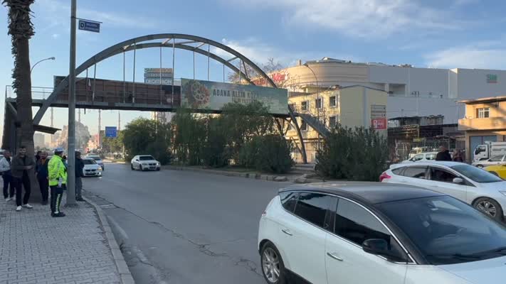 Üst geçidi kullanmayan 23 yayaya para cezası