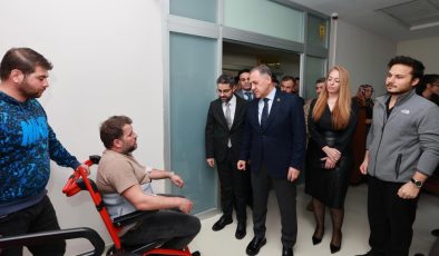 Vali Usta, otobüs kazası yaralılarını ziyaret etti