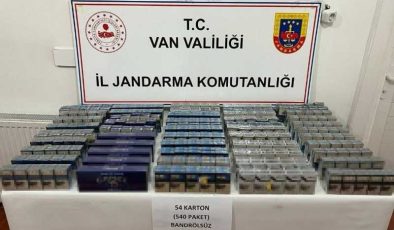 Van’da 860 paket kaçak sigara jandarma tarafından ele geçirildi