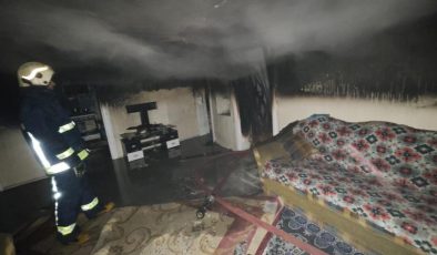 Van’da ev yangını: Dumandan zehirlenen bir kişi öldü