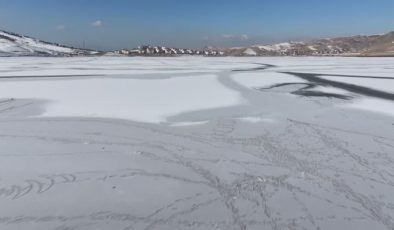 Van’daki Sıhke Gölü tamamen dondu