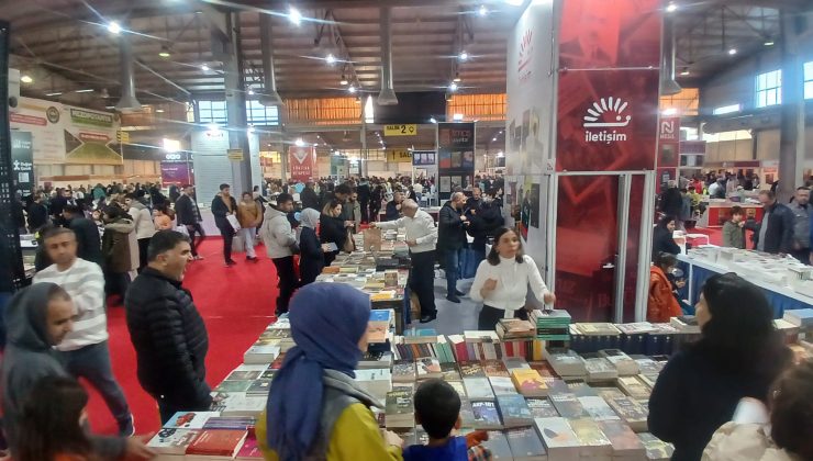 Fuara ilgi devam ediyor: Ziyaretçiler kitap fiyatlarından şikayetçi