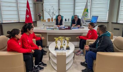 Bölge Şampiyonu Atletizm sporcularından Eş Başkanlara ziyaret