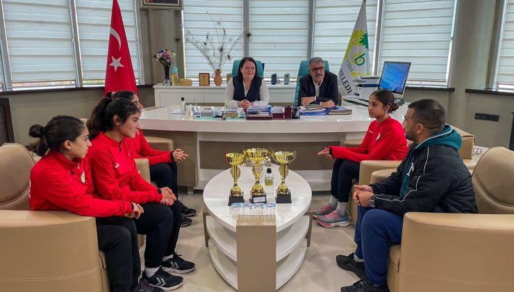 Bölge Şampiyonu Atletizm sporcularından Eş Başkanlara ziyaret