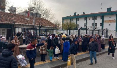 Ucuz ürünü duyan TMO önüne akın etti