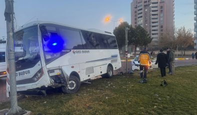 Polatlar Kavşağı’nda maddi hasarlı kaza