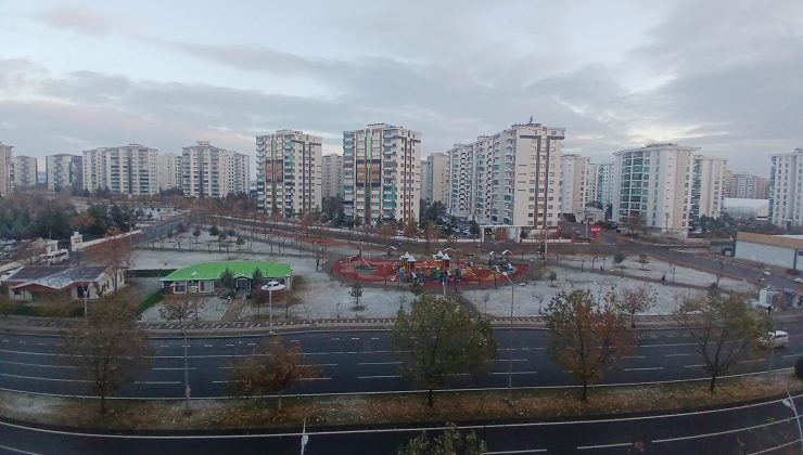 Diyarbakır Kar’a uyandı