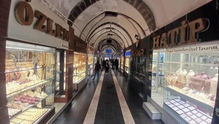 Diyarbakır’da Kuyumcularda altın belirsizliğinin sessizliği