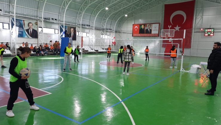 Hazro’da Okul Sporları Turnuvası renkli görüntülere sahne oluyor