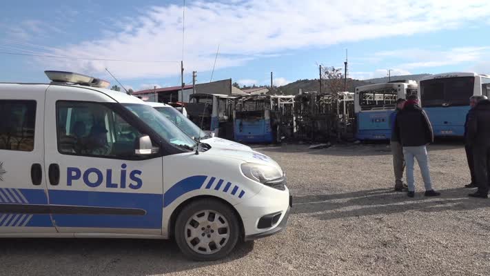 Burdur’da 6 halk otobüsü yandı: Kundaklama şüphesi