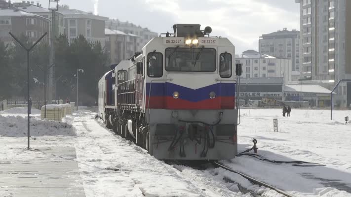 Yeni sezonun ilk seferine çıkan Turistik Doğu Ekspresi Erzurum’a ulaştı