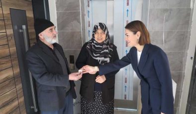 Yerinde dönüşüm projesi ile evlerine kavuşan çiftin mutluluğu