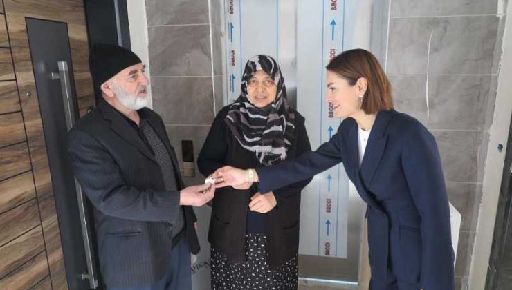 Yerinde dönüşüm projesi ile evlerine kavuşan çiftin mutluluğu