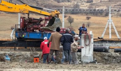 Yüksekova’da doğal gaz meşalesi yakılıyor