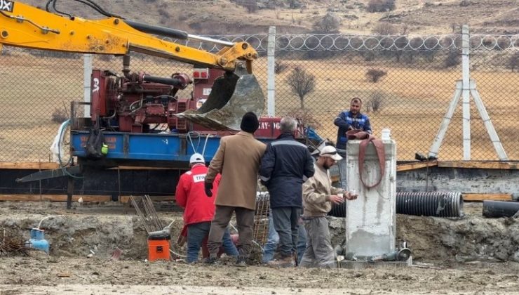 Yüksekova’da doğal gaz meşalesi yakılıyor