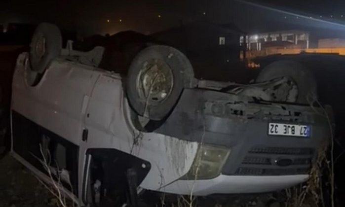 Yüksekova’da minibüs takla attı: 7 yaralı