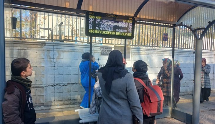 Diyarbakır’da Akıllı Duraklar Hizmete Girdi