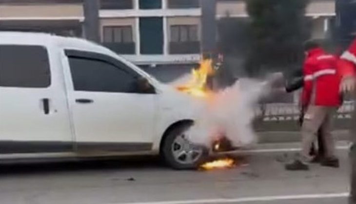seyir halindeki hafif ticari araç yandı