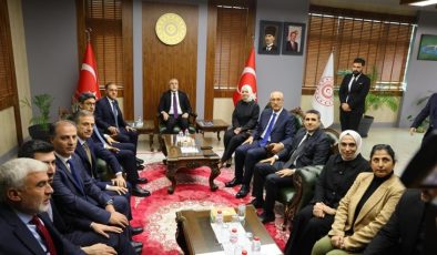 Bakan Işıkhan Bingöl’de