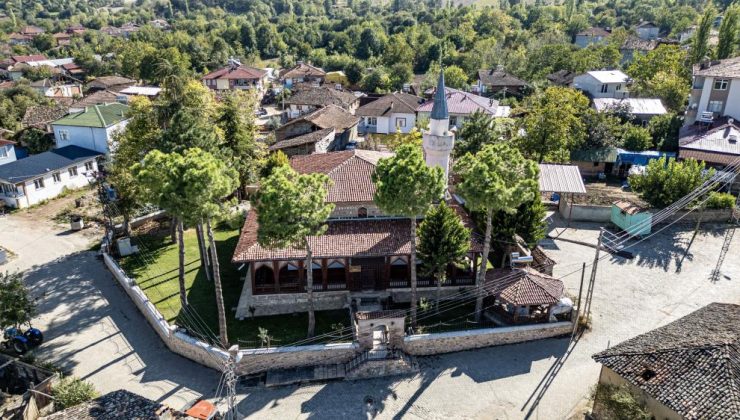 Çivisiz cami, 942 yıllık tarihiyle büyülüyor