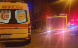 Ev yangını: 2 kişi dumandan etkilendi