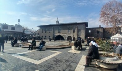 Diyarbakırlılar Güneşli Havanın Keyfini Çıkarıyor