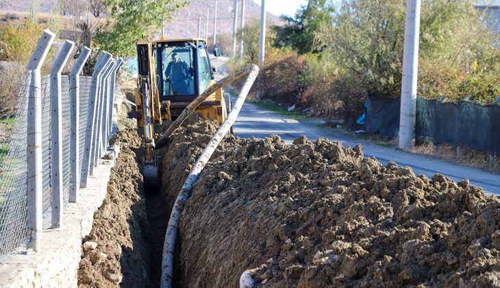 Hani’de kalitesiz malzemelerle yapılan içme suyu hattı yenilendi