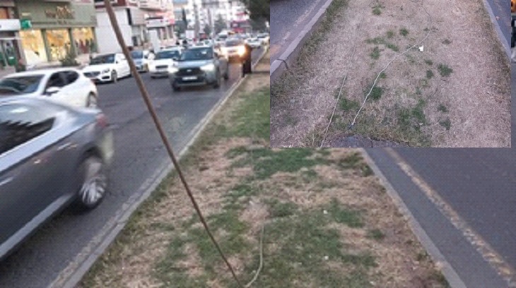 Orta refüj aydınlatma kablosu yerlerde!