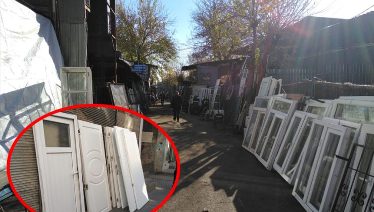 Yıkılan binalardan sökülen kapı ve pencereler yeni bir pazar oluşturdu