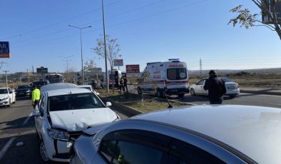 Diyarbakır’da 4 otomobilin karıştığı kazada 5 kişi yaralandı