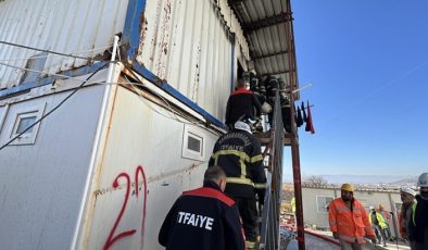 Hastane inşaatında işçilerin kaldığı konteynerde yangın çıktı