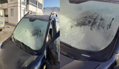 Kulp’ta soğuk hava etkili: Araçların camları buz tuttu