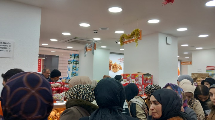 Diyarbakırlılar kuruyemişçilere akın etti