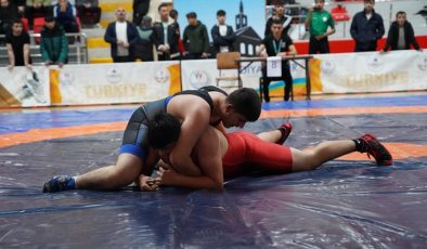 Diyarbakır’da Okul Sporları Güreş Genç Erkekler Müsabakaları Nefes Kesti